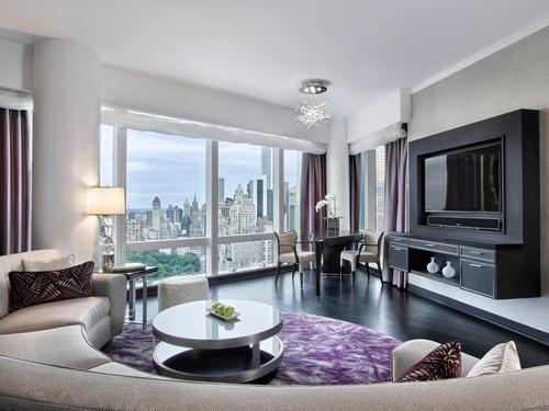 The HOK-designed one and two-bedroom suites feature panoramic views of the New York City skyline