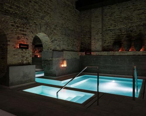 The Aire Ancient Bath Experience consists of seven different bathing experiences of varying temperatures