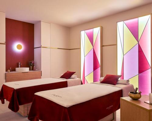 Each of the seven treatment rooms – including one for couples – has been completed with a softly backlit feature wall