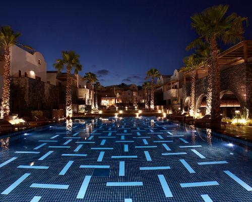 Acting as the centre of the resort, the master pool features a meandering black-and-white tiled pattern