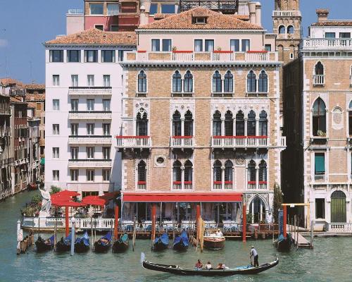 Hotel Bauer is situated in the city’s historic San Marco district, between the Grand Canal and Piazza San Marco