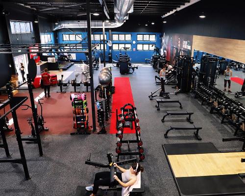 Jetts Fitness offers 24-hour gym access with a no-contract, low-cost model
