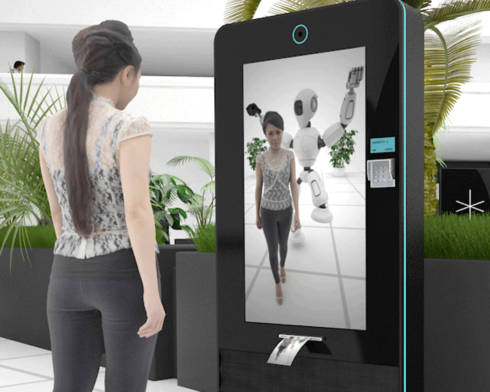 Inde's augmented reality mirror offers photos with heroes