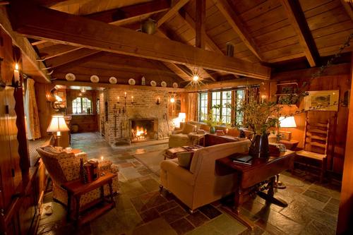 The log cabin-style property offers other leisure activities such as tennis, kayaking and paddle boating