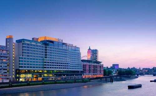 The hotel boasts an excellent location along London's River Thames 