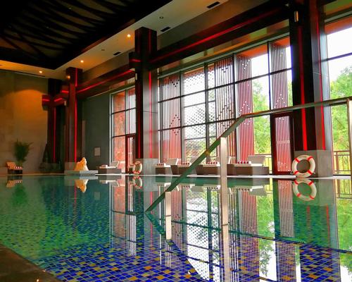 Resort facilities include an Anantara-branded spa and an indoor swimming pool