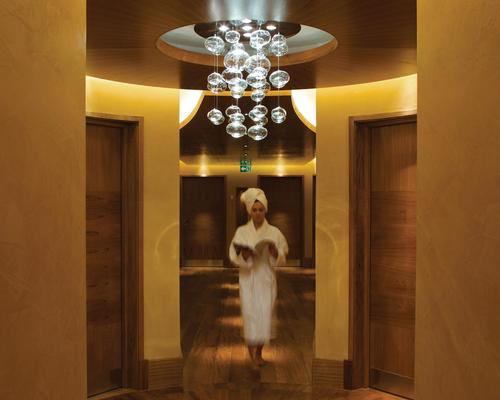 The spa includes a 20m indoor swimming pool, indoor/outdoor hydrotherapy pool, outdoor plunge pool, and extensive thermal cabins, including Japanese salt, amethyst room, aromatic steam, sauna and tepidarium