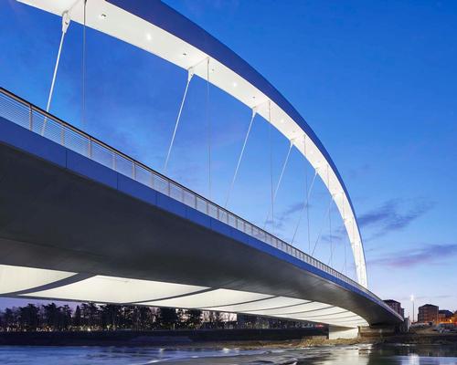 Richard Meier's Cittadella Bridge 'becomes public plaza' for historic Italian city
