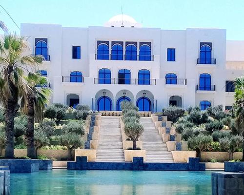 Perched along the hillside of Gammarth, the hotel combines contemporary Arabesque architecture and Mediterranean influences
