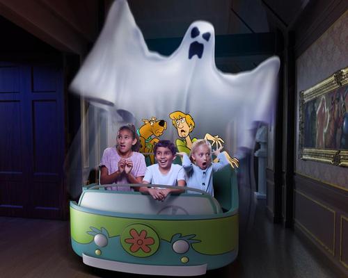 Guests solve mysteries with Scooby and the Gang as they make their way through a haunted museum