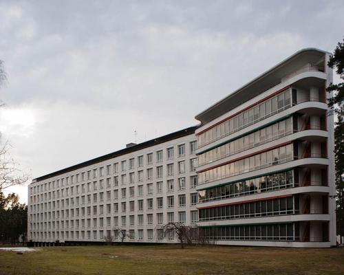 The clean-lined Paimio Sanatorium was completed in 1933 in a large woodland site 30 km (18 miles) east of Turku