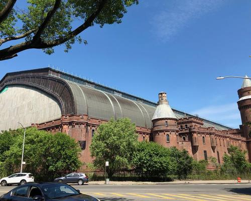 Plans are underway to transform the 750,000sq ft (69,677sq m) Kingsbridge Armory from its previous use as a military centre into a sports centre with nine ice rinks