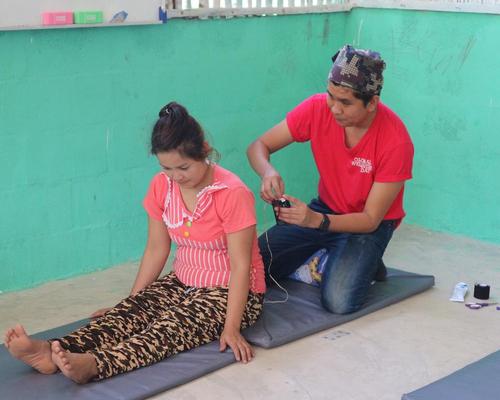 Chiva-Som practitioners offered vital medical clinic assessments for the Karen people, as well as treatments such as acupuncture, physiotherapy, hands-on lice removal and haircuts