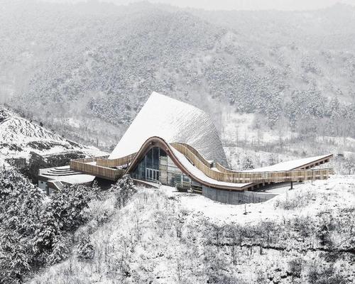 New “Hilltop Gallery” in China’s Yanshan mountains completes construction