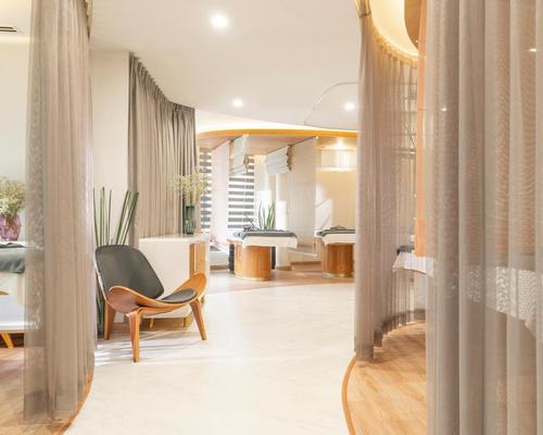 The floors and treatment rooms gently curve and create alternating open and intimate spaces