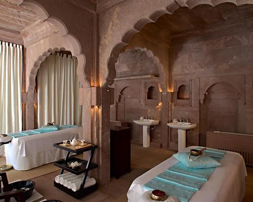 Raas Jodhpur – the location of the first ila only spa – is a luxury boutique hotel set within the ancient city walls, in the direct gaze of the 500-year-old Mehrangarh Fort