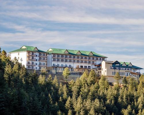 Surrounded by the Deodar forest, with pathways through apple orchards and terraced gardens, the resort includes 99 bedrooms
