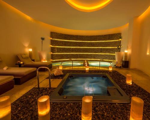 The Blanc Spa includes 19 treatment rooms, an extensive hydrotherapy area, hot and cold plunge pools, sauna, herbal steam room, chromotherapy, sauna therapy and relaxation lounge