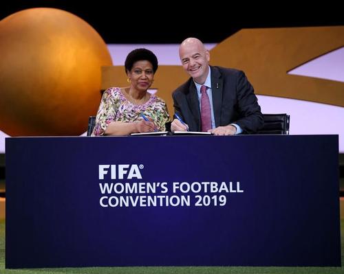 The MoU was signed by FIFA president Gianni Infantino (right) and UN Women executive director Phumzile Mlambo‑Ngcuka