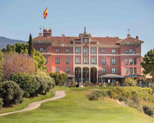 Located on Spain’s Southern coast, Anantara Villa Padierna Palace has been designed by British architect Ed Gilbert