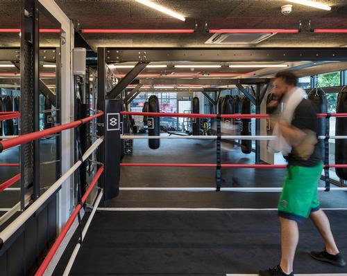 In addition to a ring and equipment for boxing training, there are facilities for HIIT, cardio work and yoga
