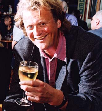 Martin steps down from Wetherspoon helm