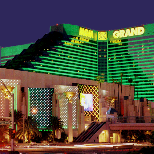 MGM Mirage postpones casino projects after profit slump
