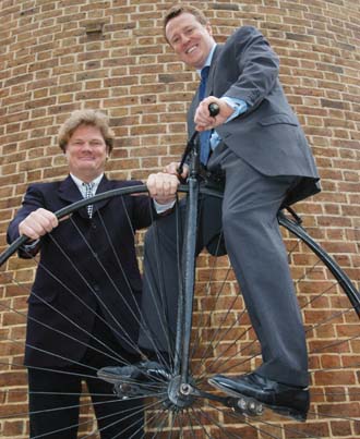 Former pizza chiefs jump on curry bike