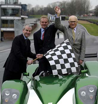 Former F1 driver races away with Brands Hatch