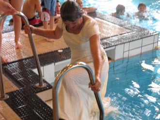  Bride takes the plunge at Yarborough Leisure Centre