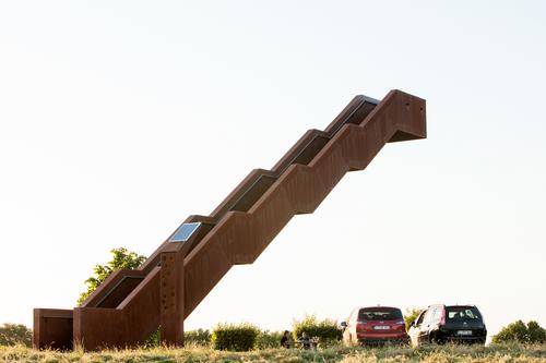 A railing wall functions as a structural beam that makes the steel structure strong and stable enough to withstand the forces acting on it / Close to the Bone