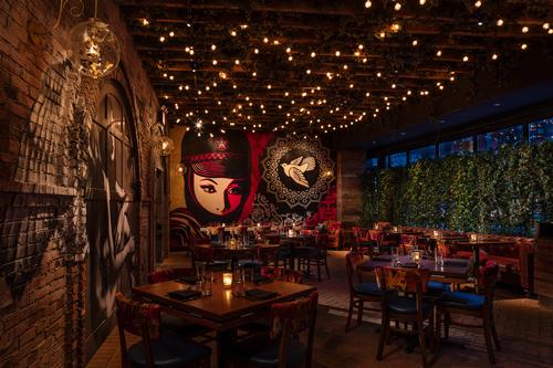The restaurant is a labryinthe of secret rooms and gardens / Vandal 
