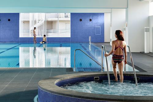 The aim of the architect was to intehrate a traditional spa concept with the luxury of a five star hotel / Kei Takashima