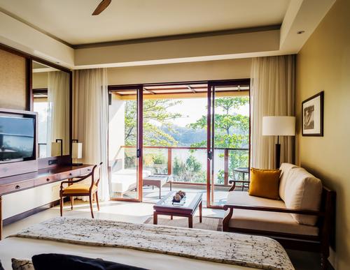 The resort is set between the Indian Ocean and Kalu River, and boasts coastal, river and lagoon frontage