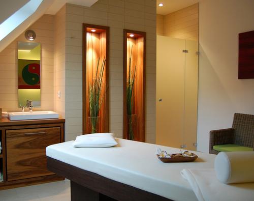 The wellness area has a theme of ‘The world in spa,’ and offers treatments such as Hawaiian Lomi Lomi massages / Elbresidenz