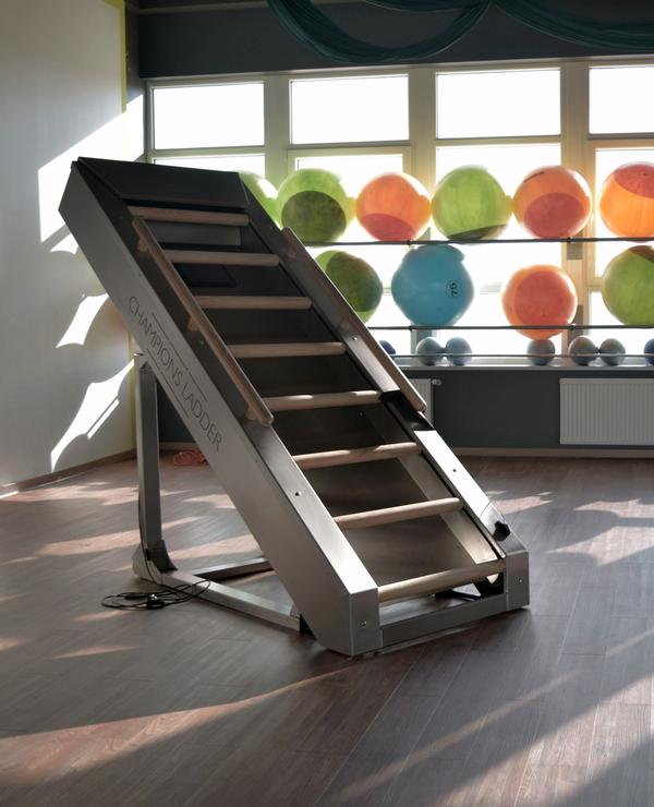 The ladder is set at an angle of 40 degrees to relieve back strain