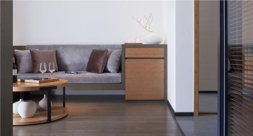 The interiors are as simple as possible, with only bamboo furniture and marine-inspired artworks used as decorations
/ Jing Xu-Feng