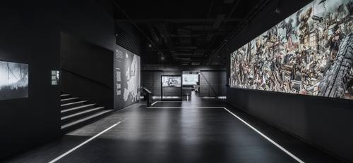The architects wanted to create 'an urban design hybrid which encloses the space as a quarter, while retaining the values of open public space' / WAF