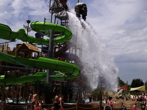 Six Flags reports losses