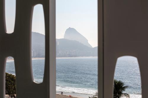 American architect Chad Oppenheim worked on the preliminary framework of the hotel and spa in partnership with Arthur de Mattos Casas, who also designed the interiors