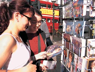 VisitBritain predicts visitor rise for 2004