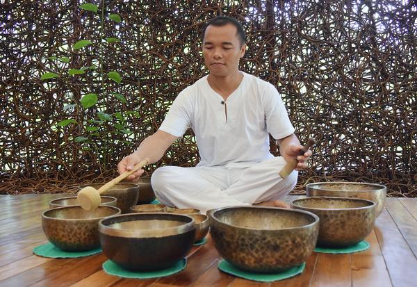 Six Senses has up to 100 possible visiting practitioners on 
its database