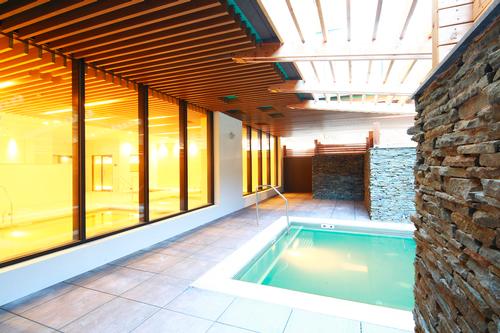 SoJo Spa Club features a variety of outdoor hot tubs and pools
