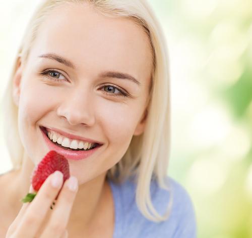 Scientists at Washington State University found that berries and other fruit converts excess white fat into calorie-burning 'beige' fat / Shutterstock/ Syda Productions