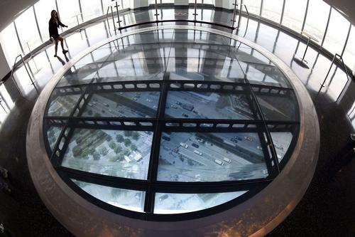 The experience by the Hettema Group includes a 14-foot wide circular disc that will deliver a real-time, high-definition view of the streets below / One World Trade Center