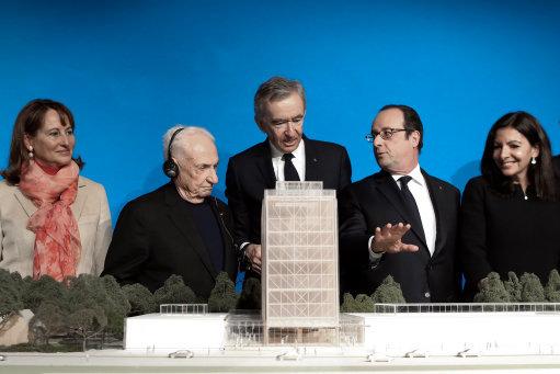 Frank Gehry and billionaire businessman Bernard Arnault collaborate for new  Paris museum, Architecture and design news