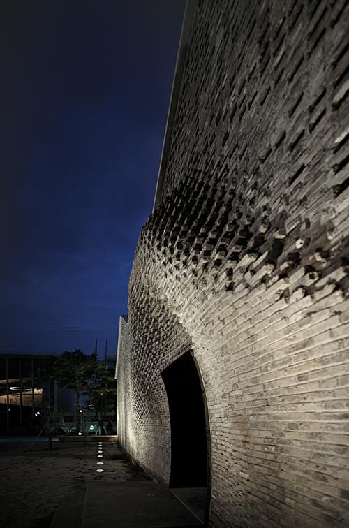 Archi-Union Architects said the robots allowed them to create a facade that could not be made using traditional construction techniques