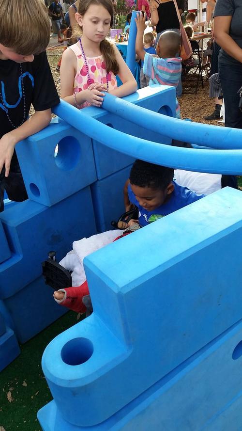 Children playing at one of the temporary outdoor sessions / PlayBuild NOLA