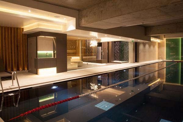 ramatic black pool, surrounded by polished concrete