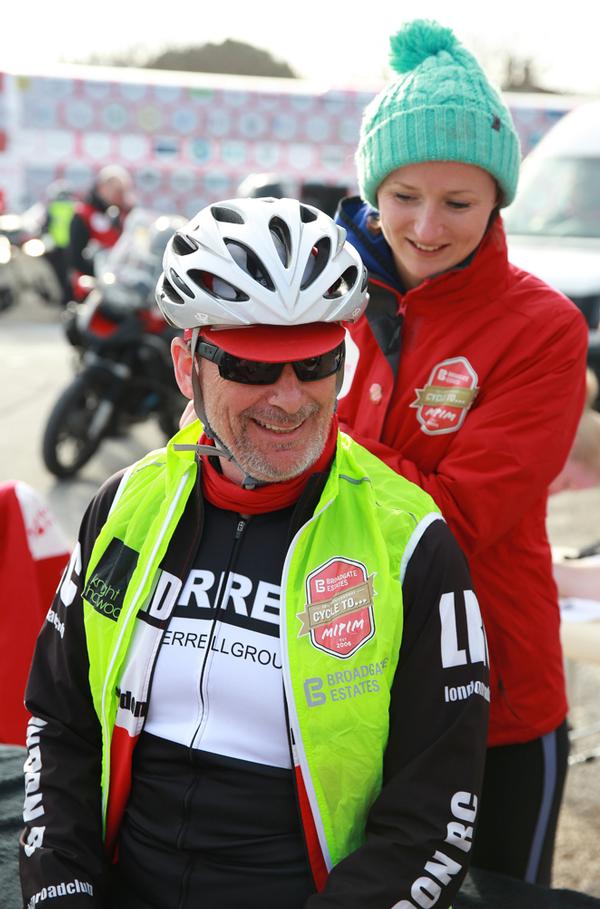 The most important asset for a Roadside therapist is to be friendly, smiling and ready to chat, in addition to having at least two years’ industry experience